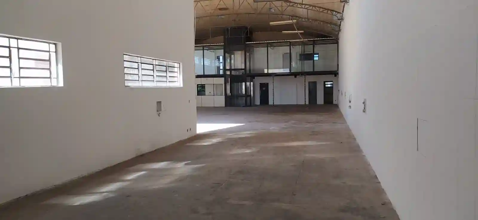 Galpão / Depósito / Armazém  à venda, 1050m² — foto 17 de 28