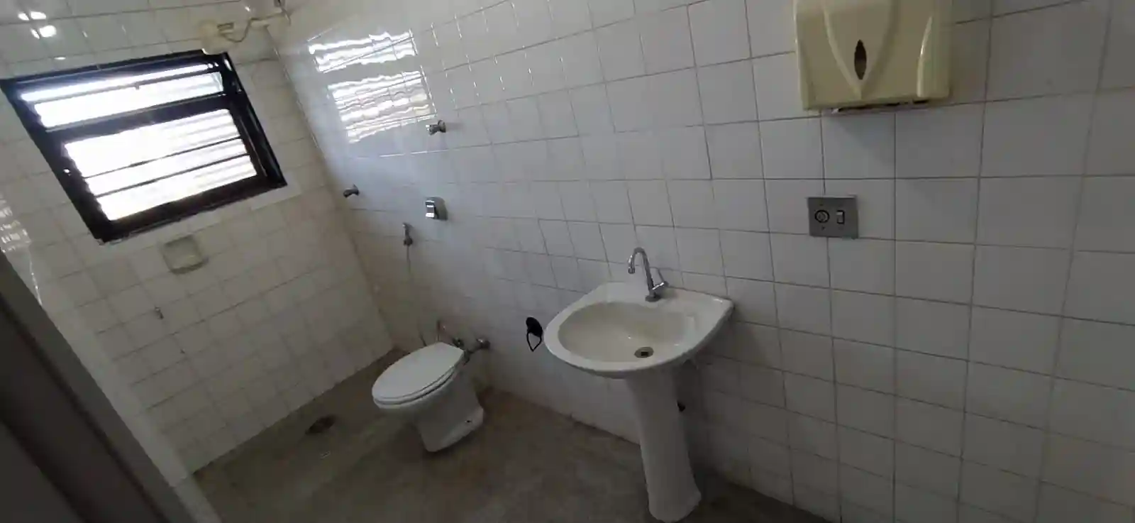 Galpão / Depósito / Armazém  à venda, 1050m² — foto 2 de 28