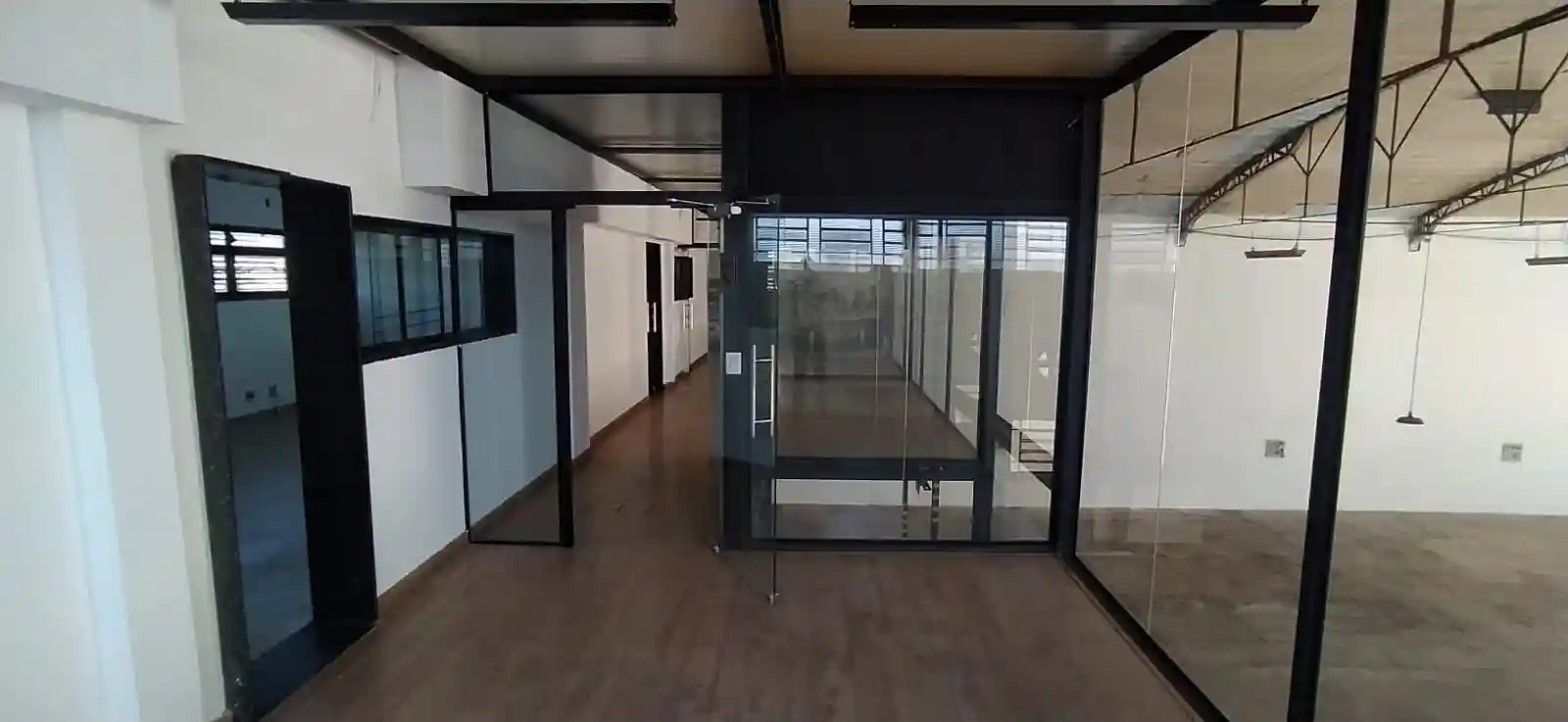 Galpão / Depósito / Armazém  à venda, 1050m² — foto 3 de 28