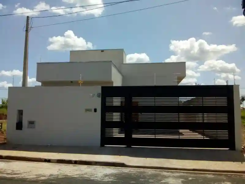 Casa com 3 quartos à venda, 200m² — foto 1 de 16