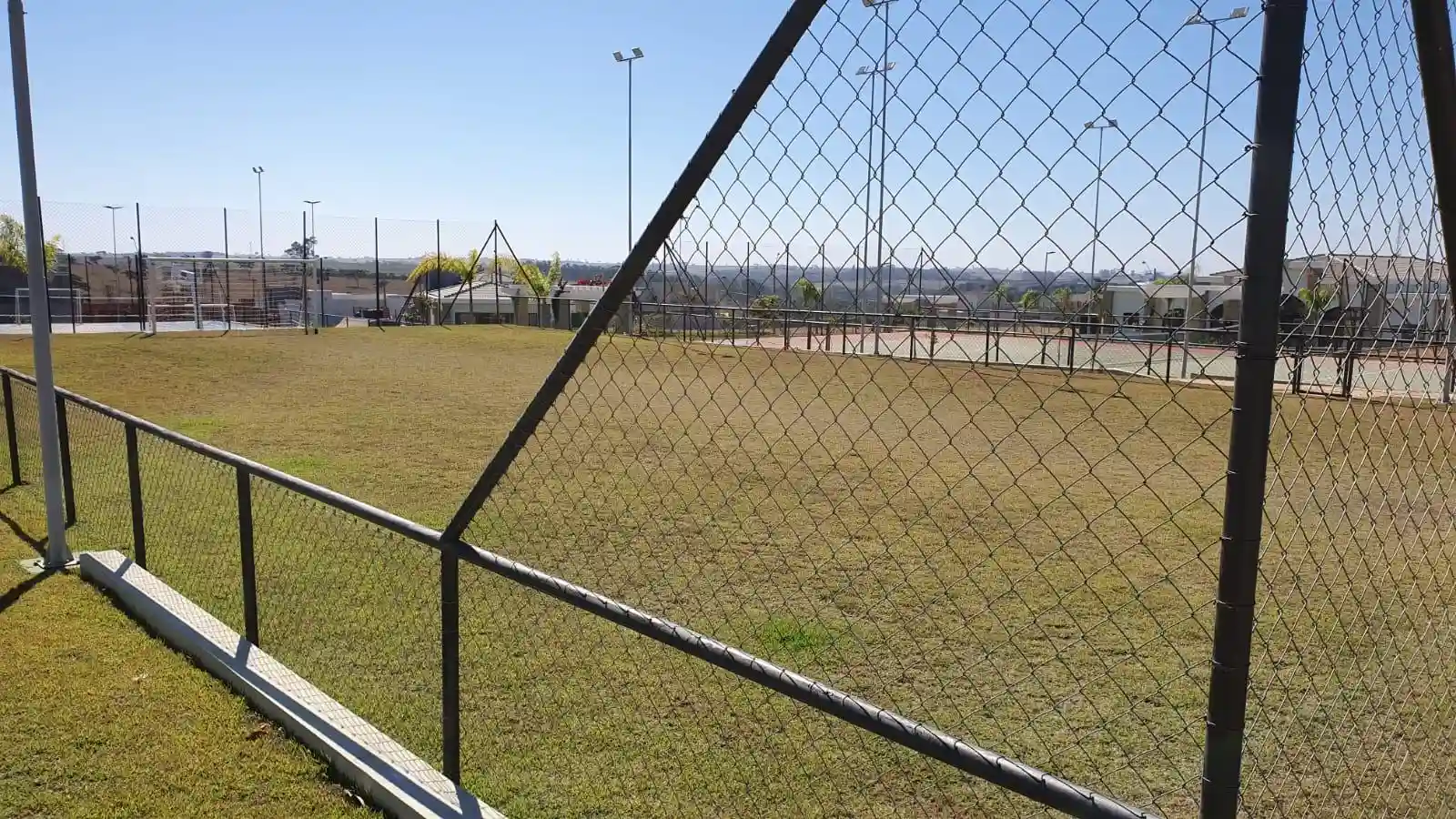 Terreno / Lote / Condomínio  à venda, 253m² — foto 12 de 14