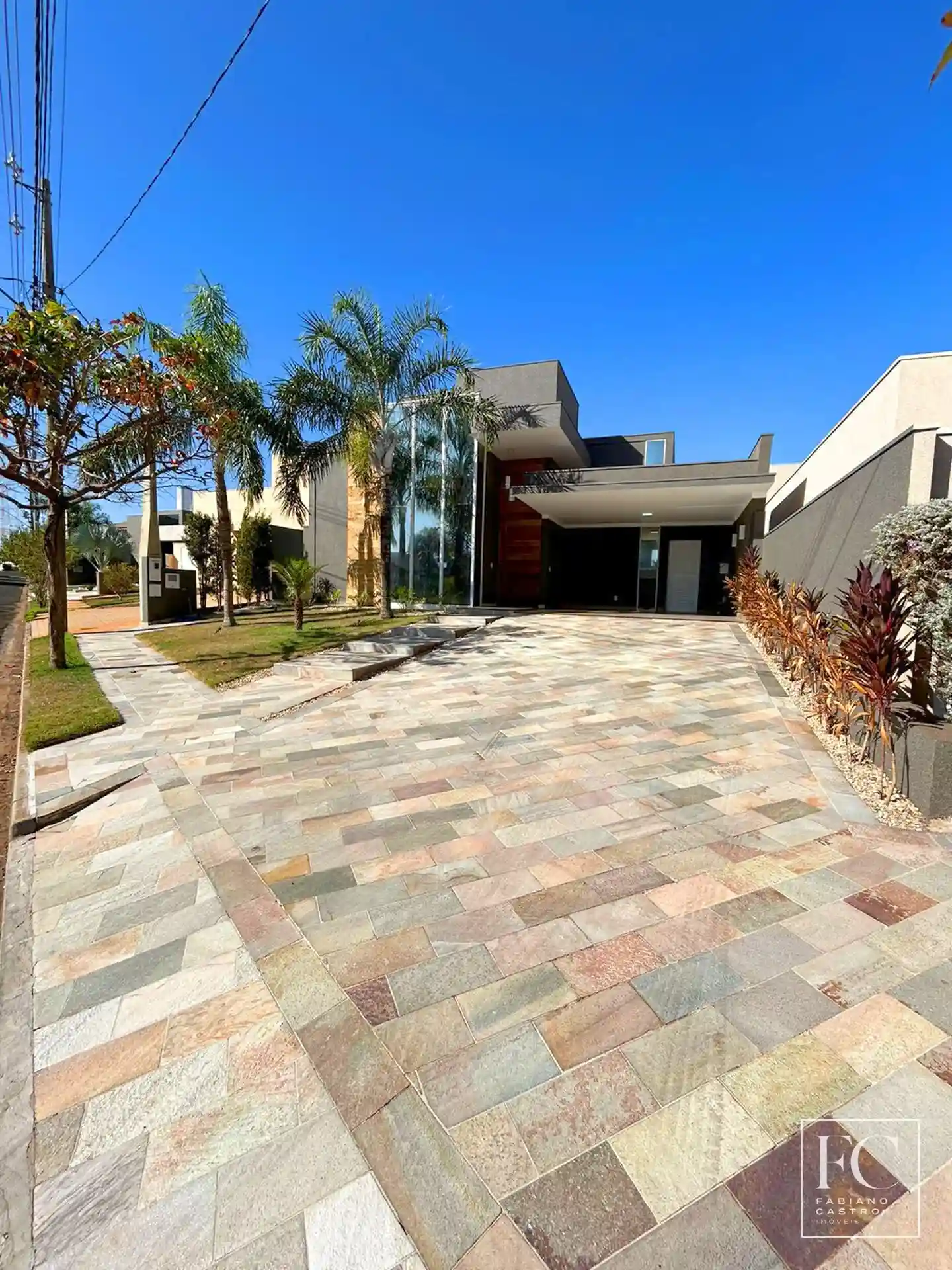 Casa de Condomínio com 3 quartos à venda, 206m² — foto 2 de 20