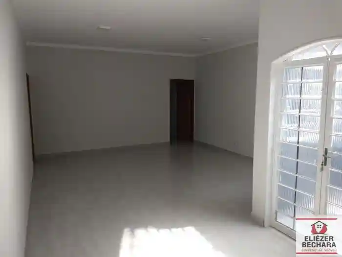 Casa com 3 quartos à venda, 220m² — foto 1 de 51