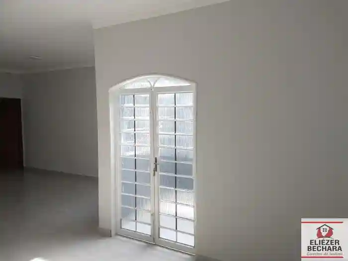 Casa com 3 quartos à venda, 220m² — foto 2 de 51