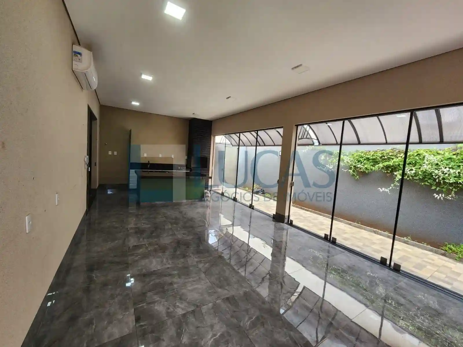 Casa com 3 quartos à venda, 264m² — foto 4 de 18