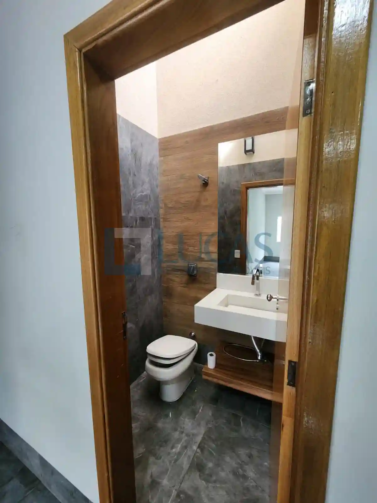 Casa com 3 quartos à venda, 264m² — foto 2 de 18