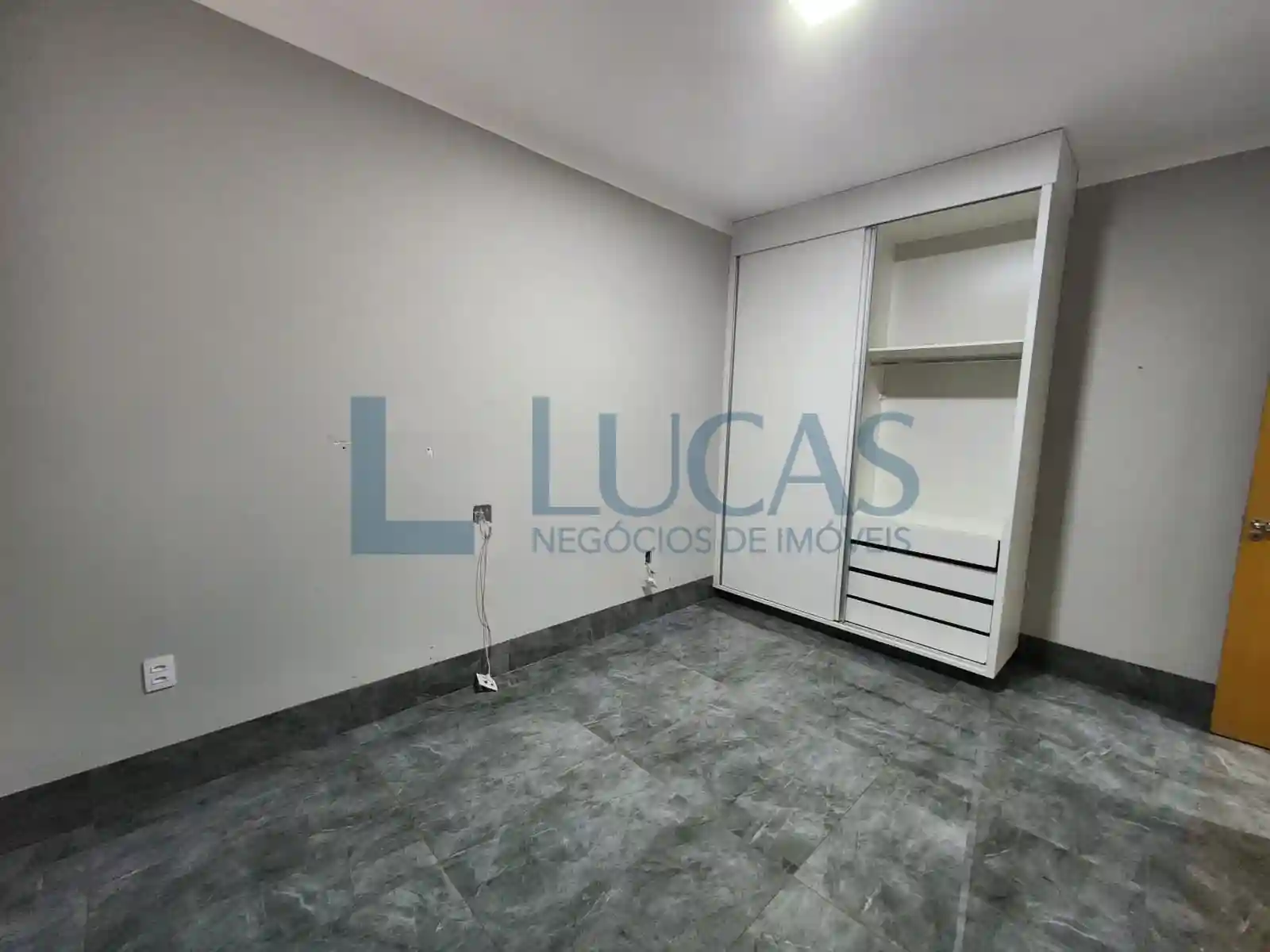 Casa com 3 quartos à venda, 264m² — foto 11 de 18