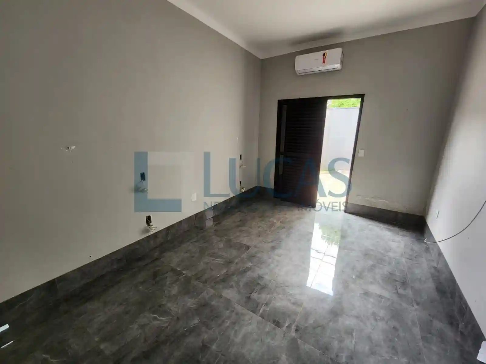Casa com 3 quartos à venda, 264m² — foto 3 de 18