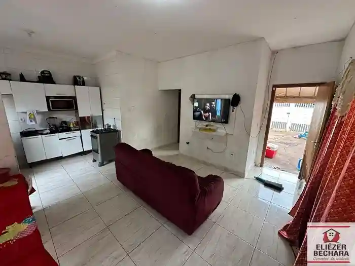 Casa com 2 quartos à venda, 60m² — foto 2 de 15