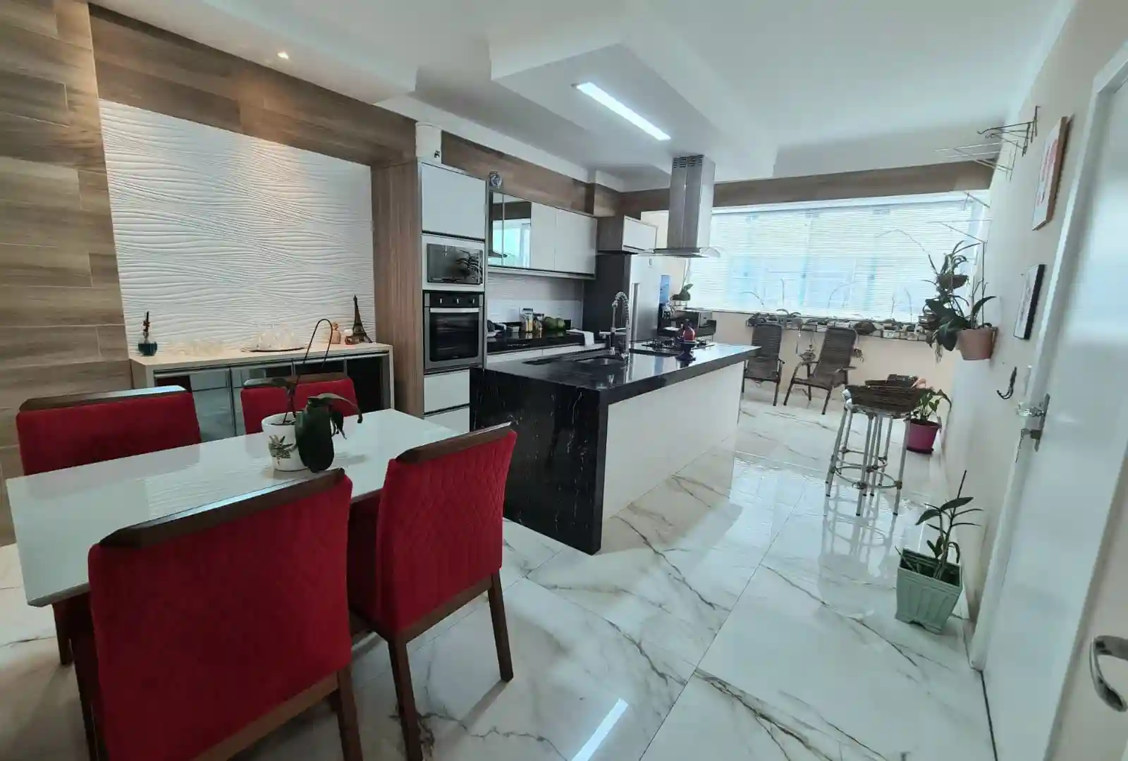 Apartamento com 4 quartos à venda, 180m² — foto 1 de 25