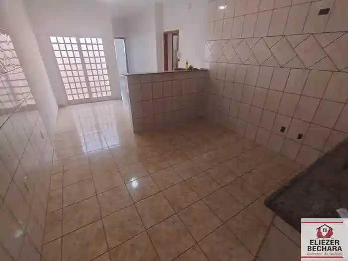 Casa com 3 quartos à venda, 130m² — foto 2 de 31