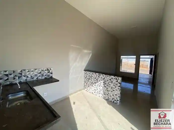 Casa com 2 quartos à venda, 77m² — foto 2 de 17