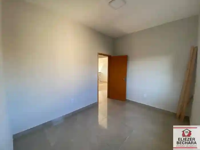 Casa com 2 quartos à venda, 77m² — foto 1 de 17