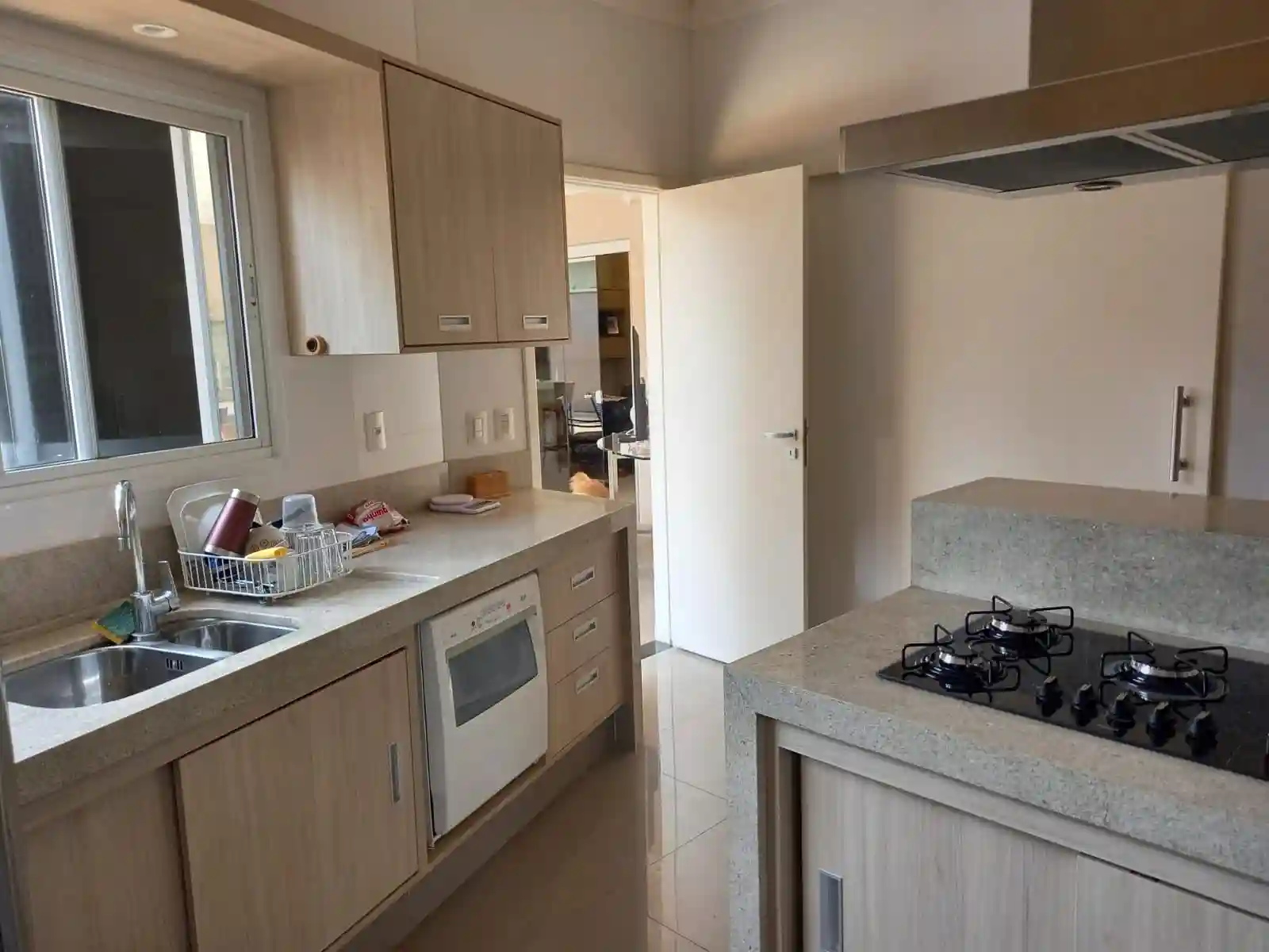 Casa de Condomínio com 3 quartos à venda, 230m² — foto 8 de 29