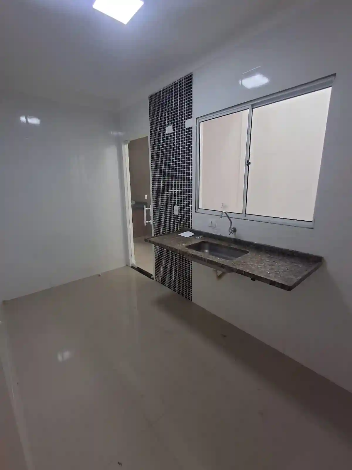 Casa com 3 quartos à venda, 100m² — foto 2 de 11