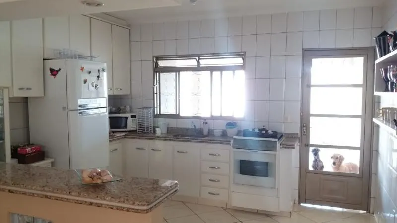 Casa à venda — foto 1 de 3