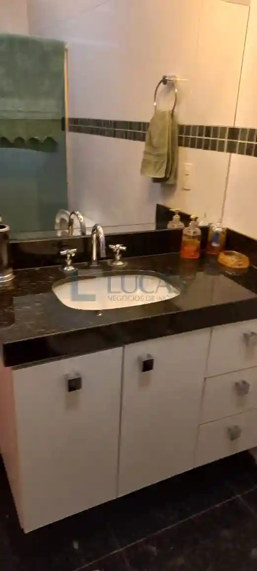 Casa de Condomínio com 3 quartos à venda, 220m² — foto 4 de 35