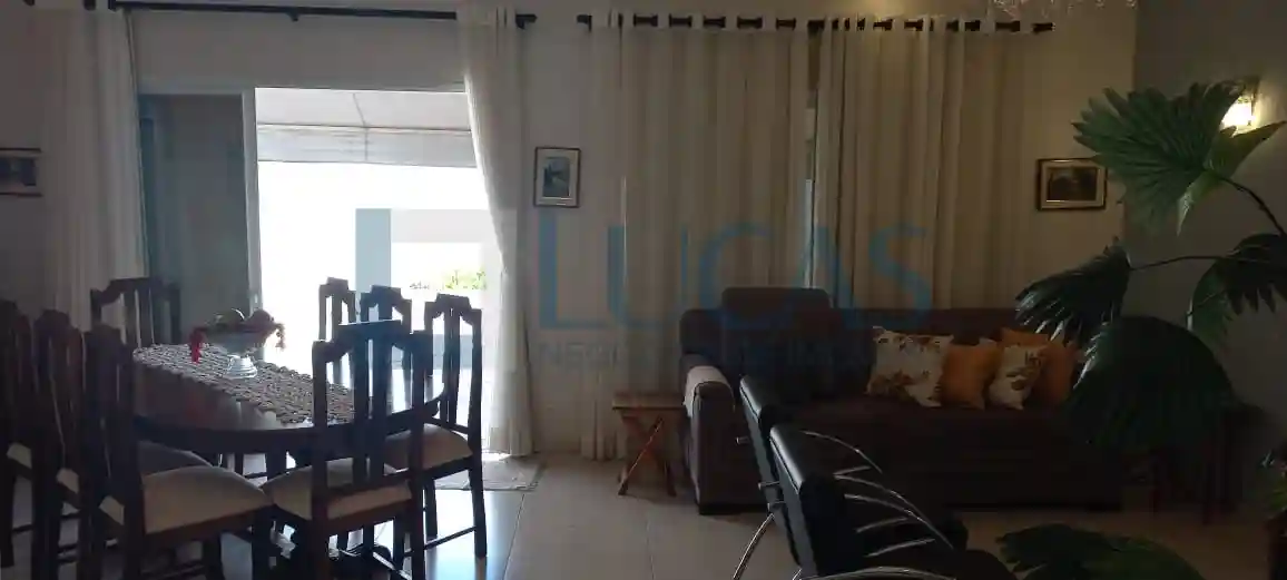 Casa de Condomínio com 3 quartos à venda, 220m² — foto 16 de 35