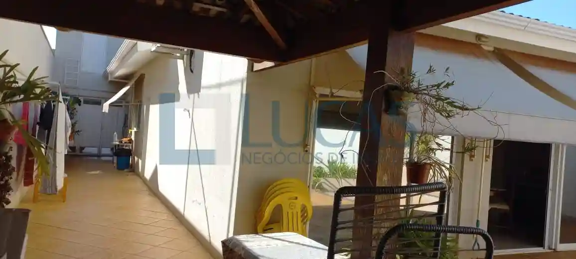Casa de Condomínio com 3 quartos à venda, 220m² — foto 8 de 35