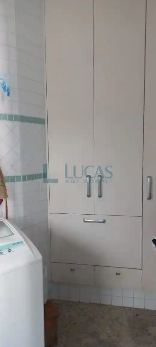 Casa de Condomínio com 3 quartos à venda, 220m² — foto 2 de 35