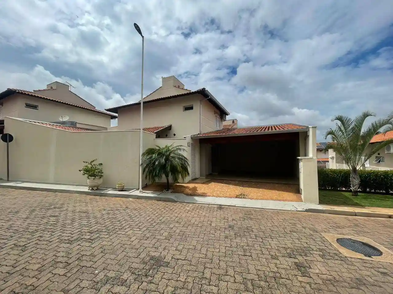 Casa de Condomínio com 3 quartos à venda, 100m² — foto 2 de 27