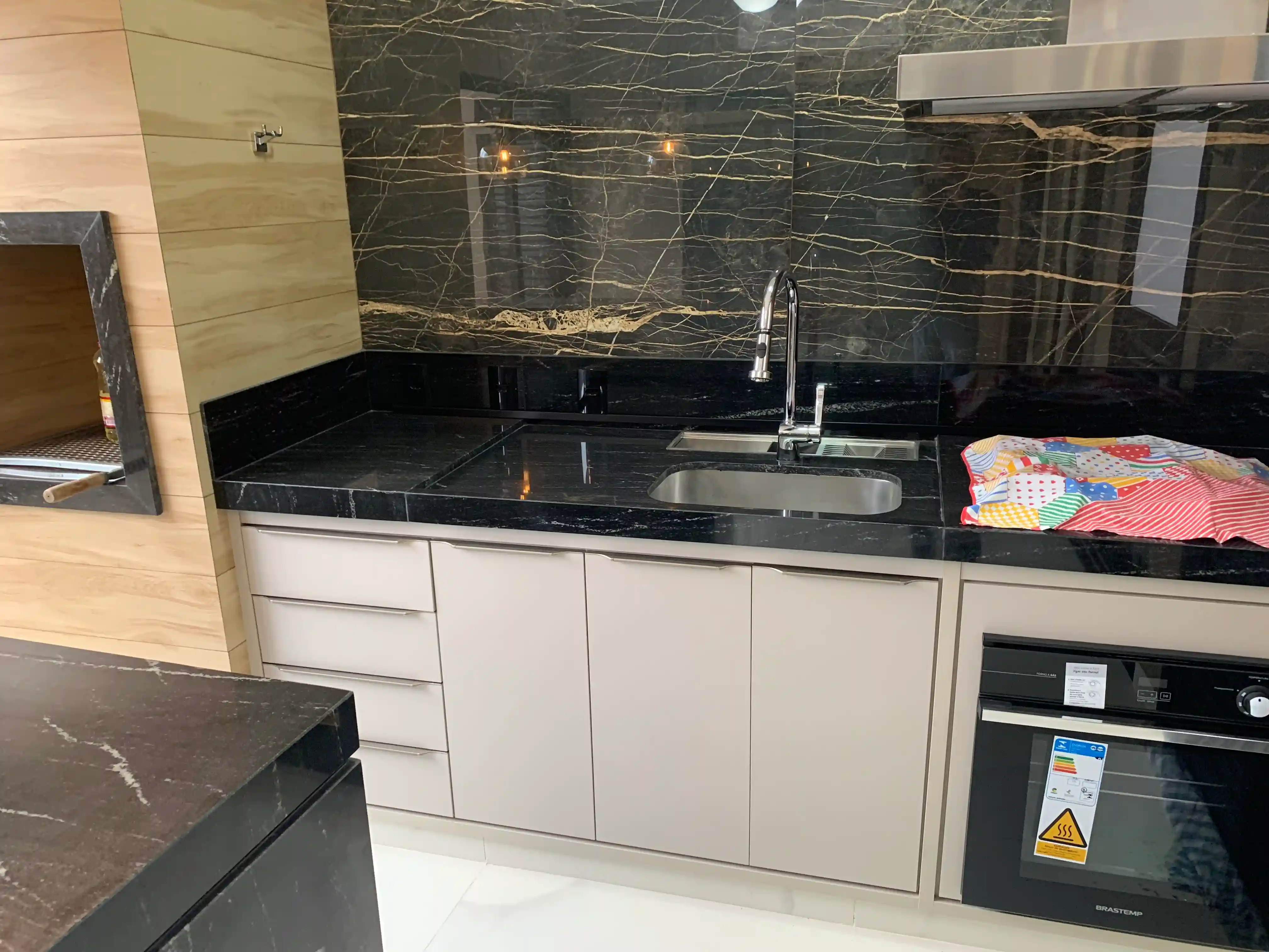 Casa de Condomínio com 3 quartos à venda, 200m² — foto 14 de 35