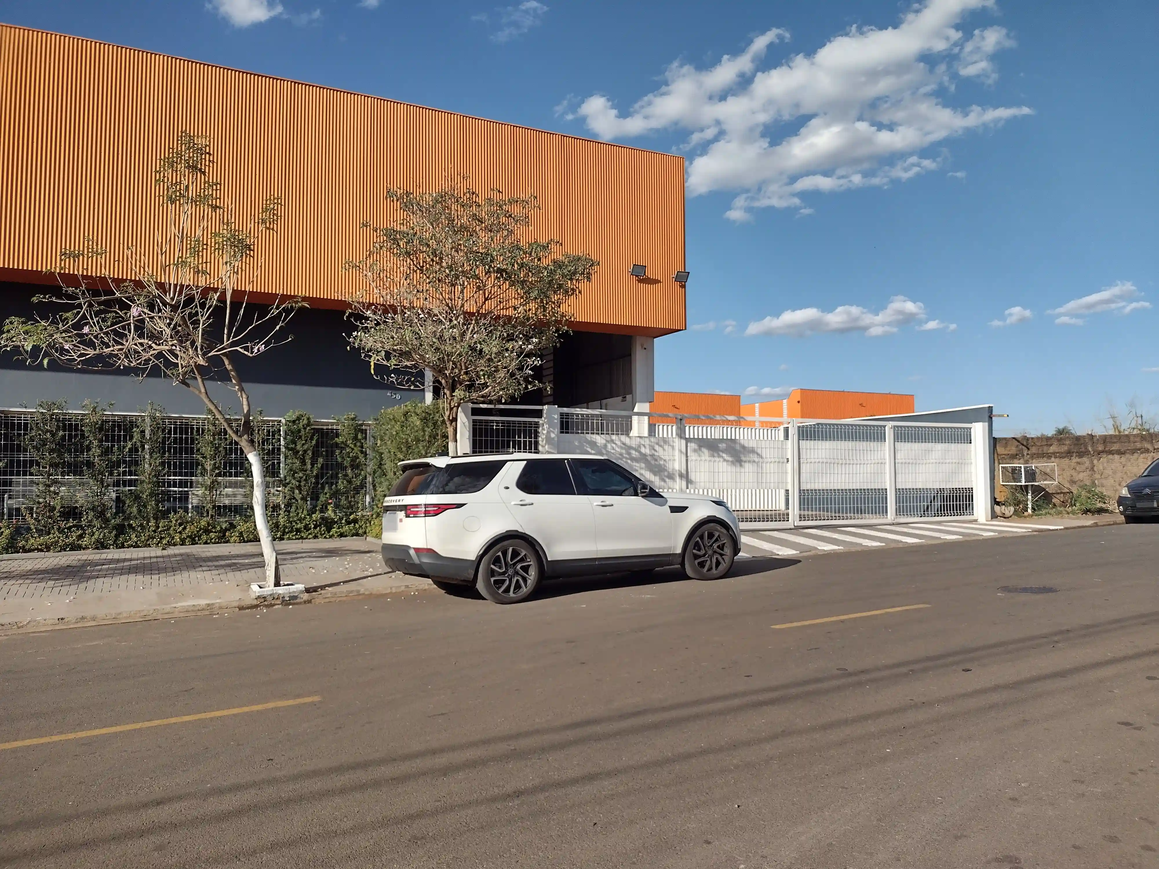 Galpão / Depósito / Armazém  à venda, 900m² — foto 1 de 20
