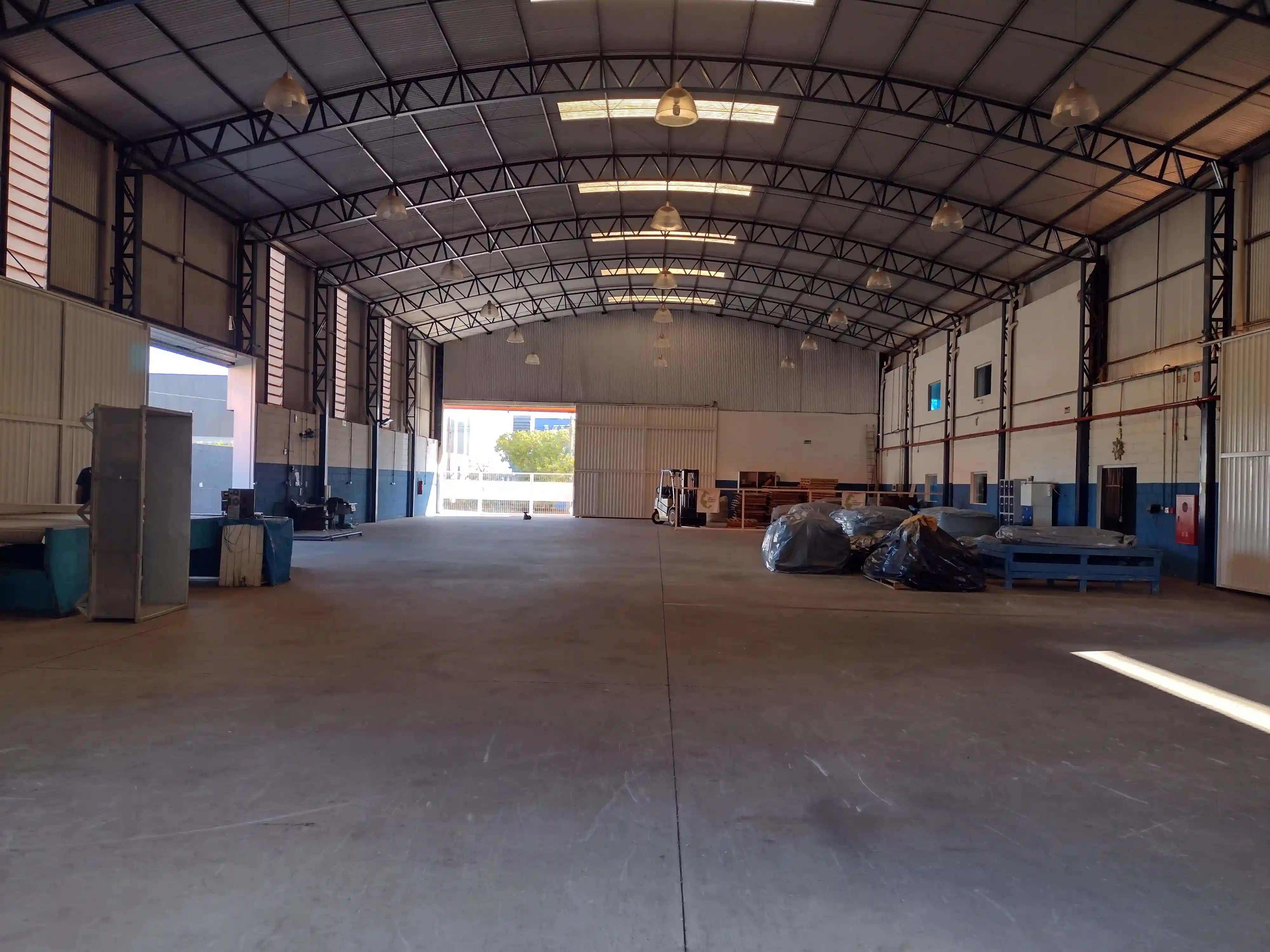 Galpão / Depósito / Armazém  à venda, 900m² — foto 7 de 20