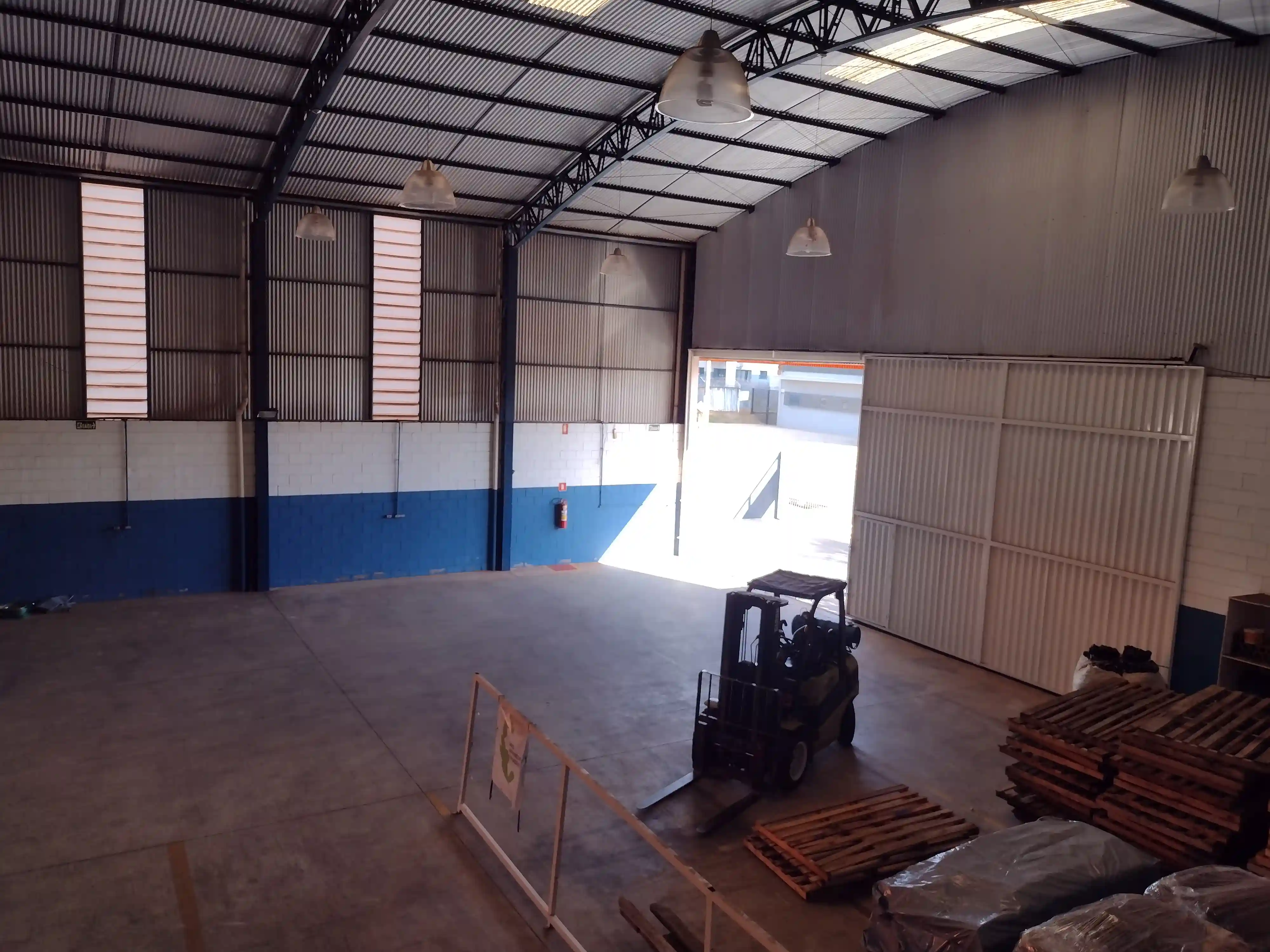 Galpão / Depósito / Armazém  à venda, 900m² — foto 20 de 20