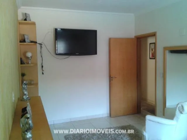 Casa à venda — foto 1 de 3