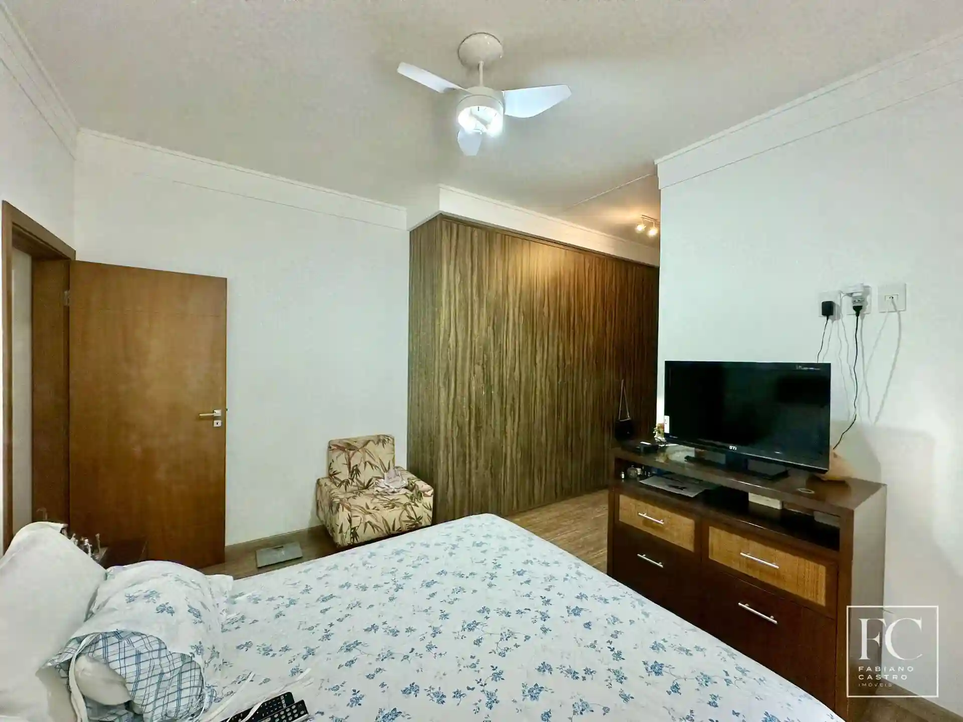Casa de Condomínio com 3 quartos à venda, 220m² — foto 18 de 26