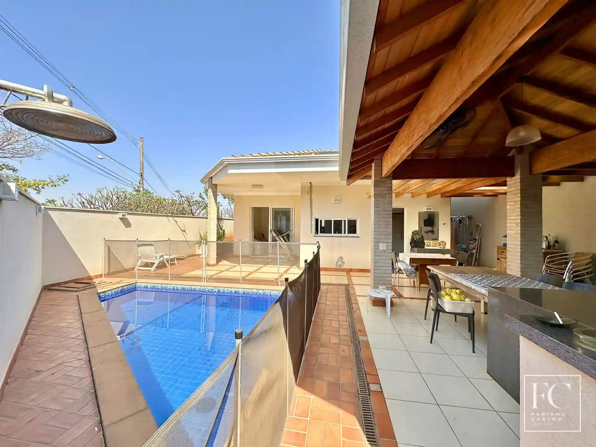 Casa de Condomínio com 3 quartos à venda, 220m² — foto 15 de 26