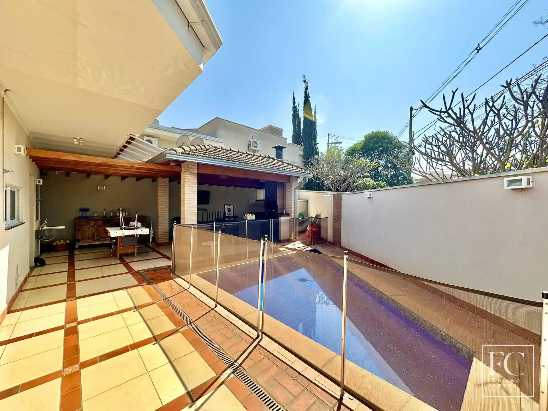 Casa de Condomínio com 3 quartos à venda, 220m² — foto 9 de 26