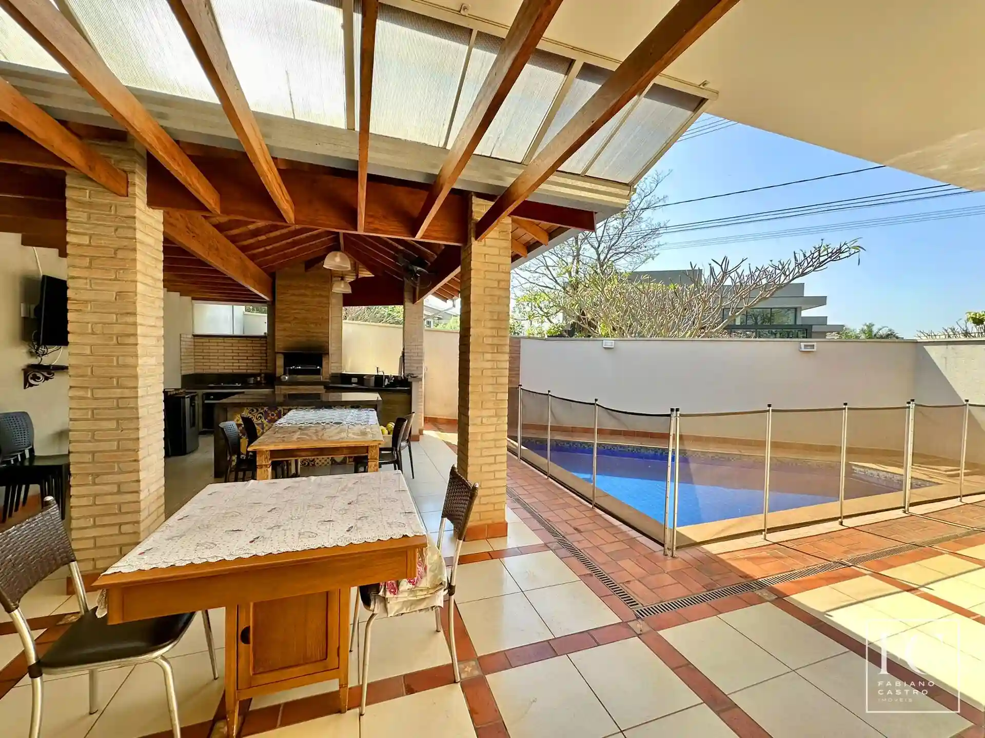 Casa de Condomínio com 3 quartos à venda, 220m² — foto 16 de 26