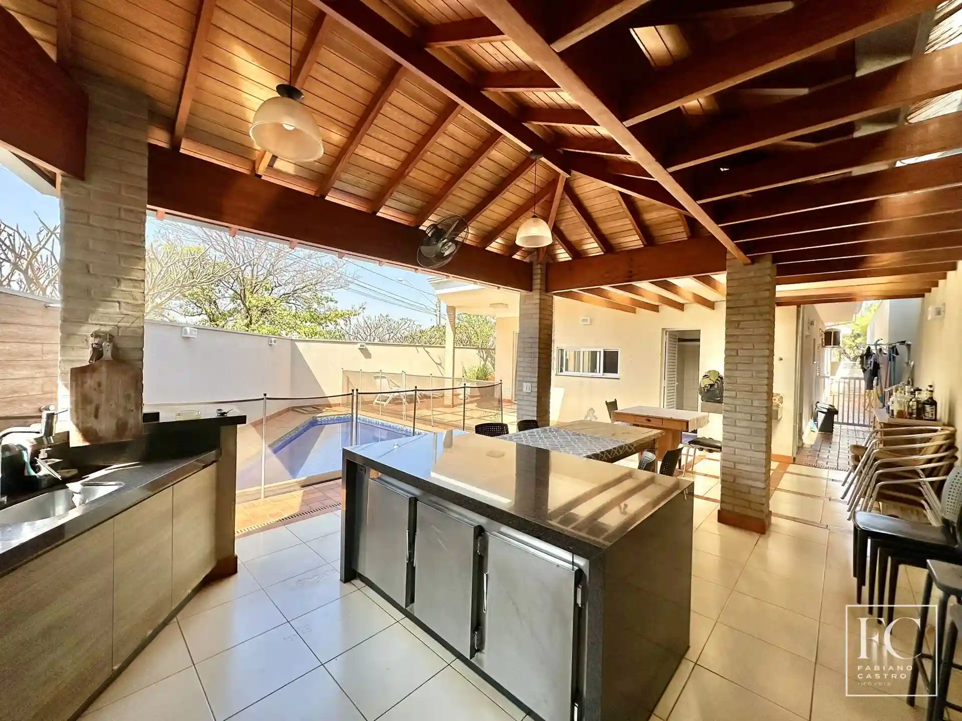 Casa de Condomínio com 3 quartos à venda, 220m² — foto 14 de 26