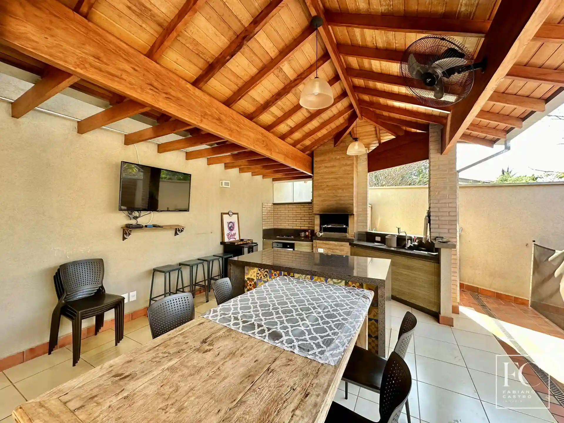 Casa de Condomínio com 3 quartos à venda, 220m² — foto 11 de 26