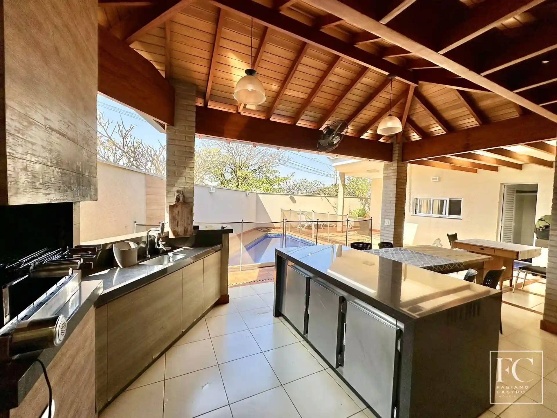 Casa de Condomínio com 3 quartos à venda, 220m² — foto 13 de 26