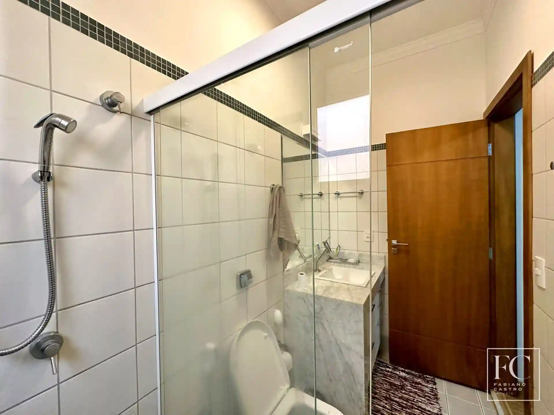Casa de Condomínio com 3 quartos à venda, 220m² — foto 23 de 26