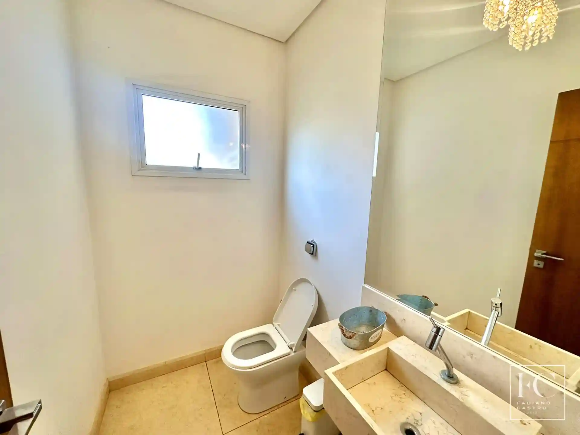 Casa de Condomínio com 3 quartos à venda, 220m² — foto 2 de 26