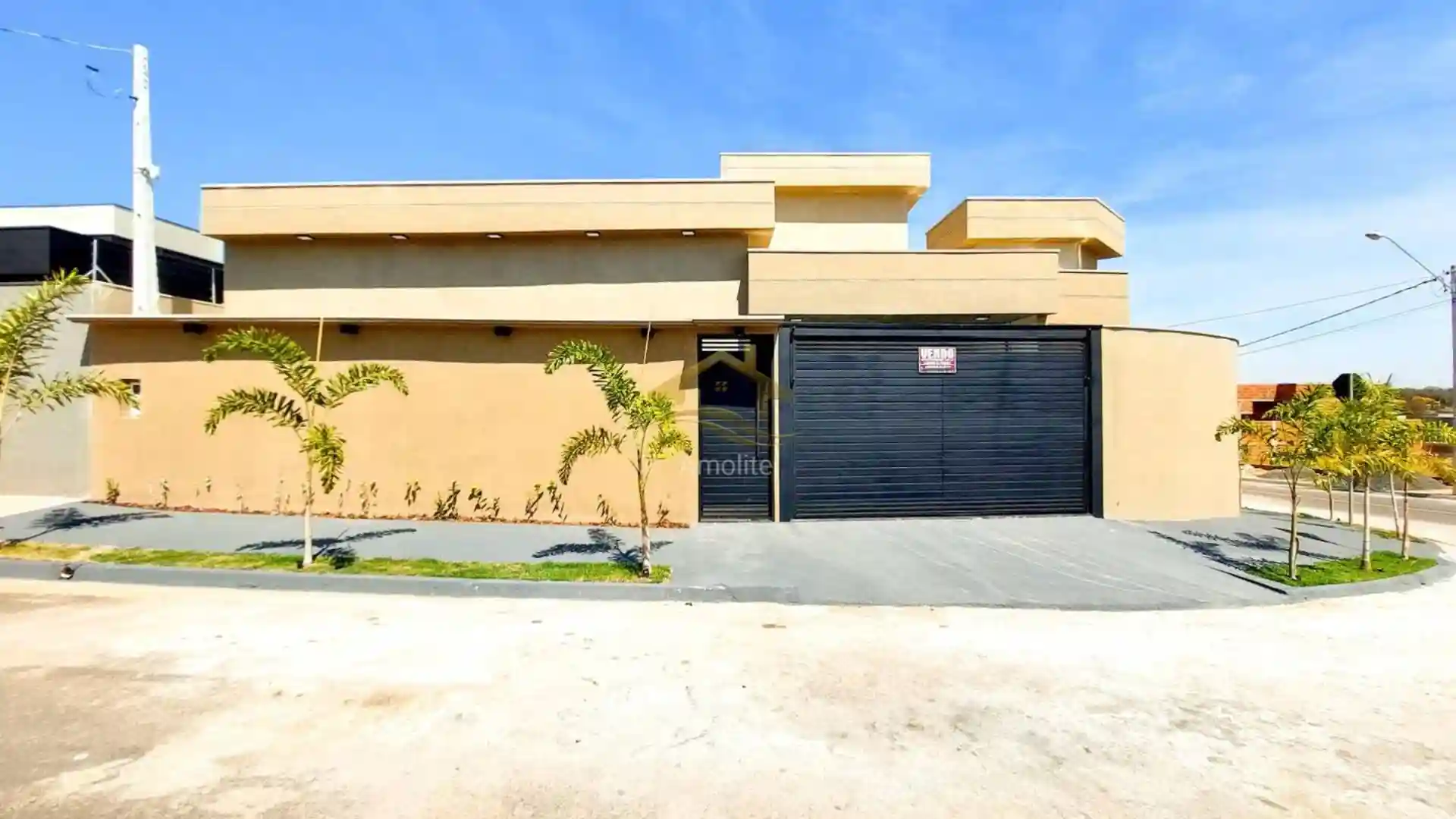 Casa com 3 quartos à venda, 135m² — foto 2 de 35