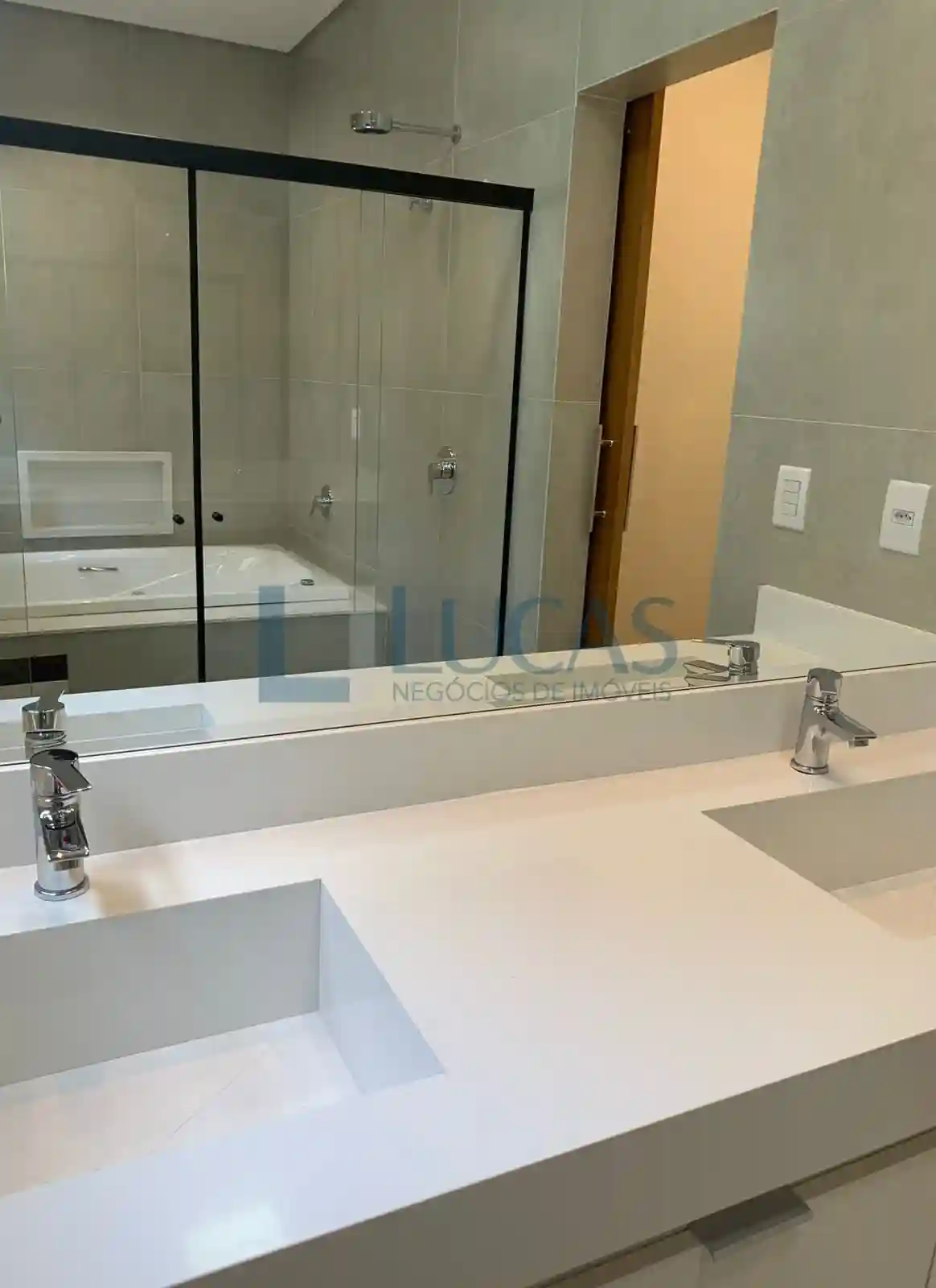 Casa de Condomínio com 3 quartos à venda, 220m² — foto 7 de 8