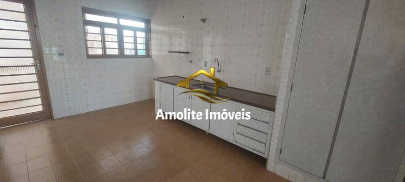 Casa com 3 quartos à venda, 290m² — foto 16 de 26