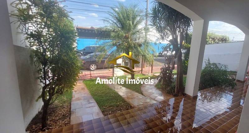 Casa com 3 quartos à venda, 290m² — foto 2 de 26