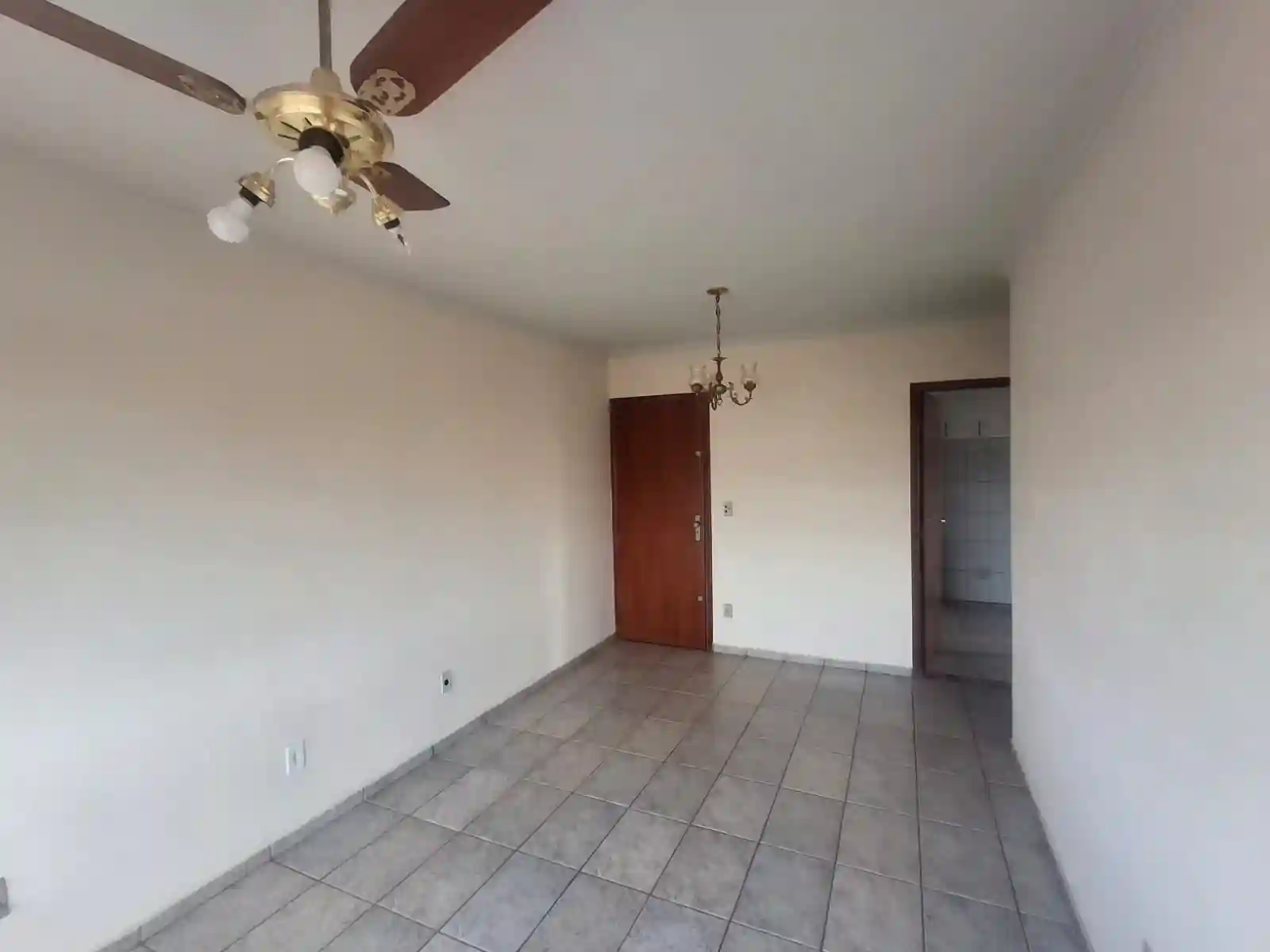 Apartamento com 2 quartos à venda, 75m² — foto 1 de 9