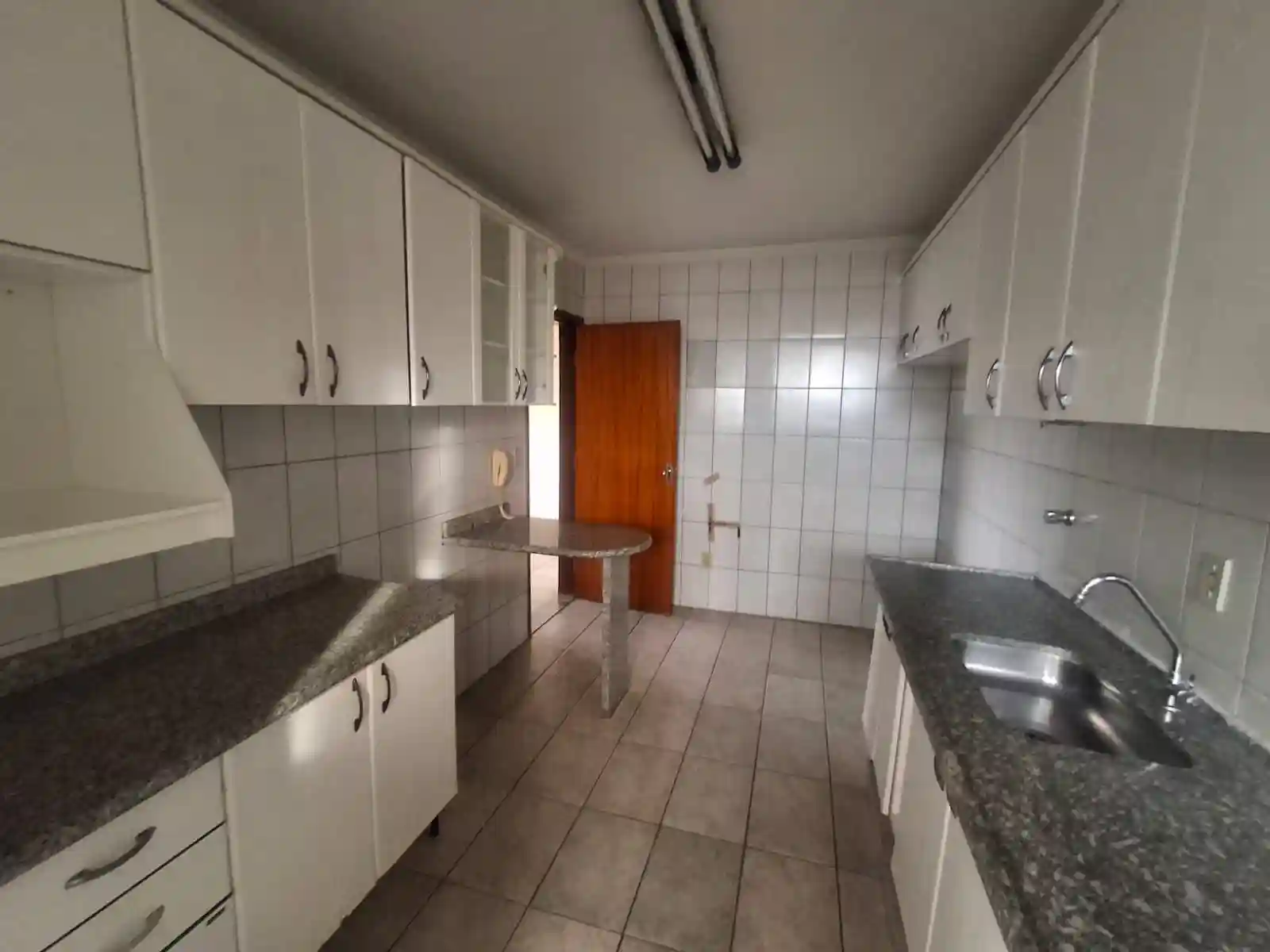 Apartamento com 2 quartos à venda, 75m² — foto 3 de 9