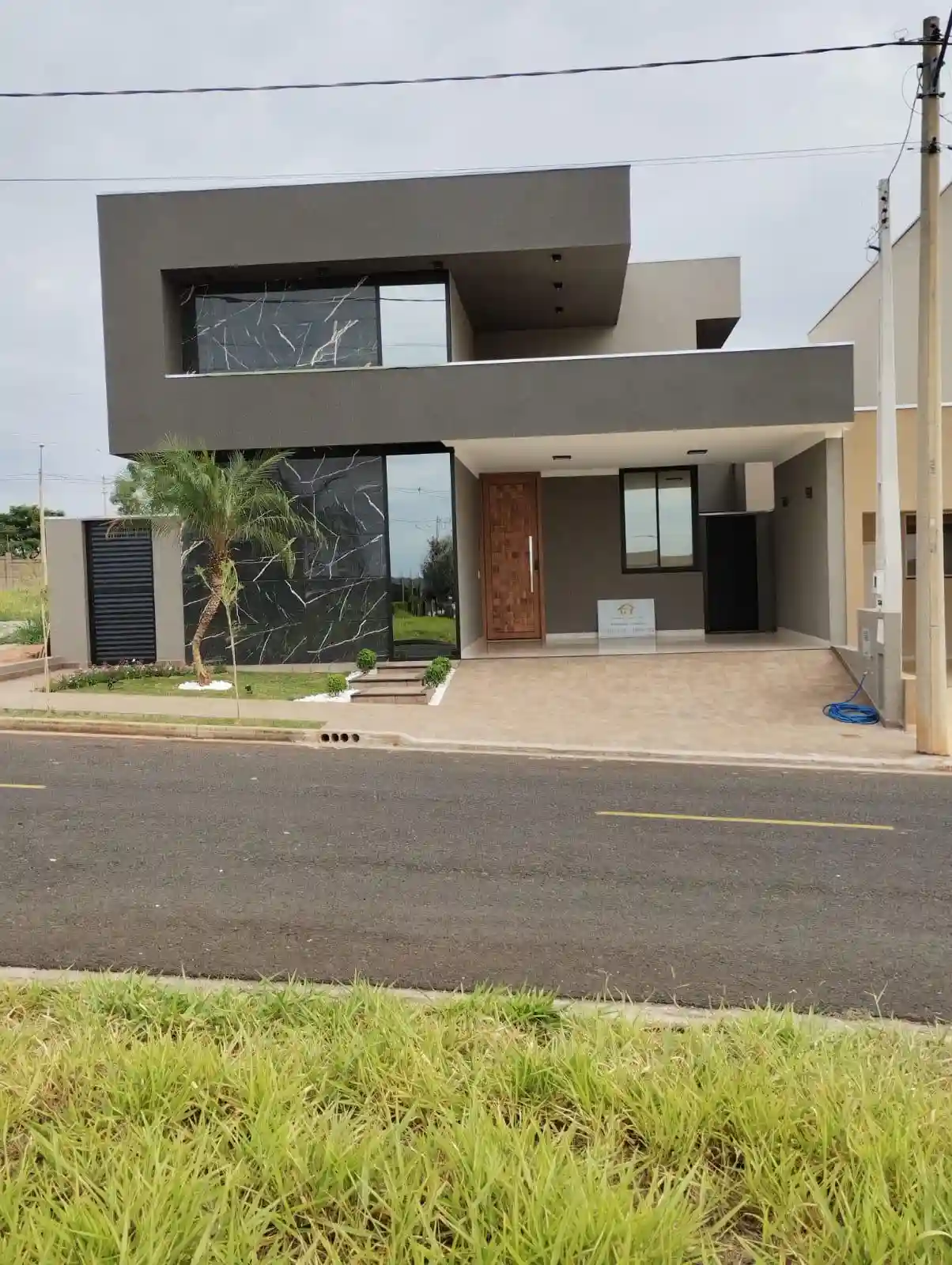 Casa de Condomínio com 3 quartos à venda, 200m² — foto 1 de 21