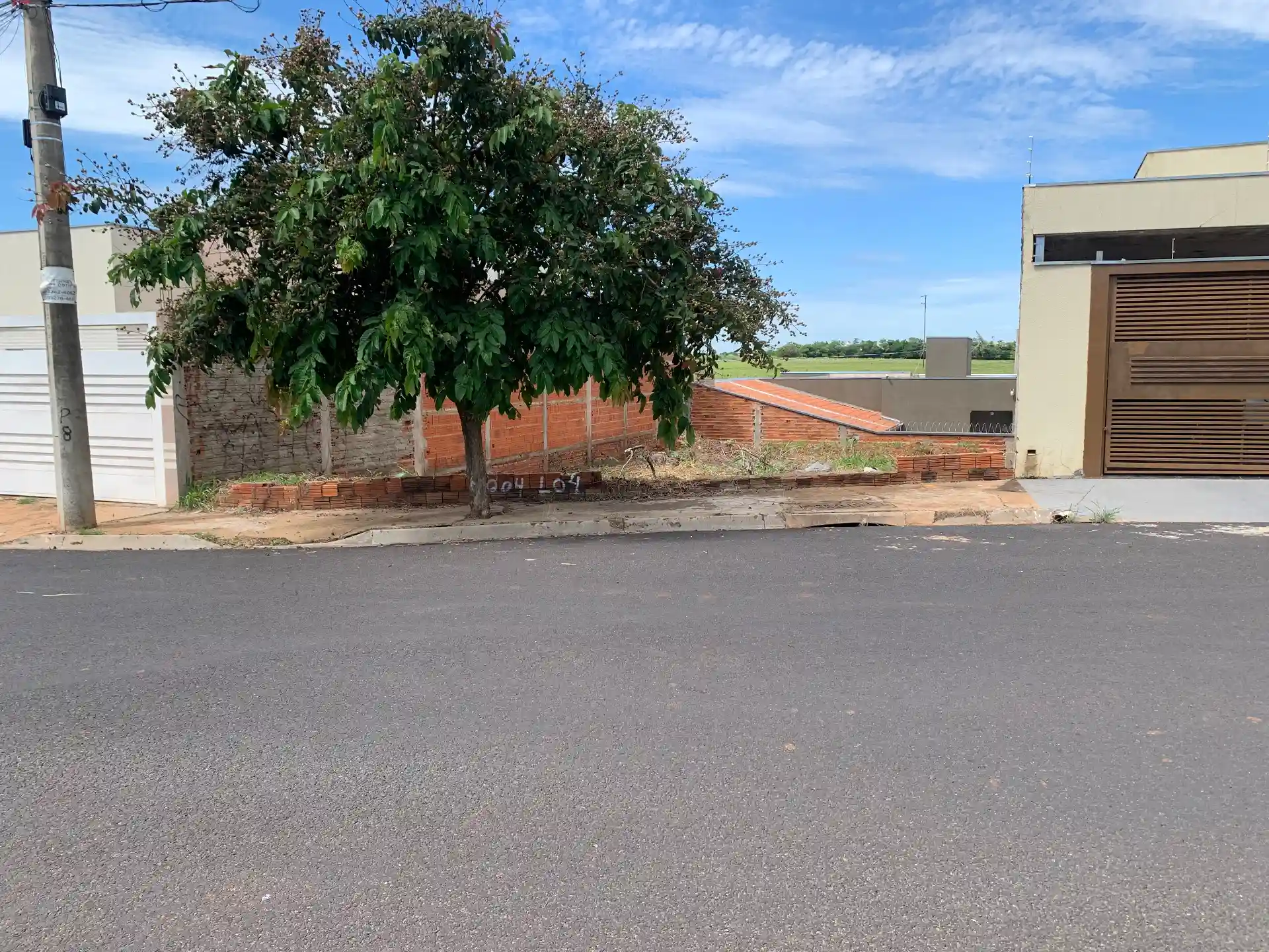 Terreno / Lote / Condomínio  à venda, 184m² — foto 1 de 3