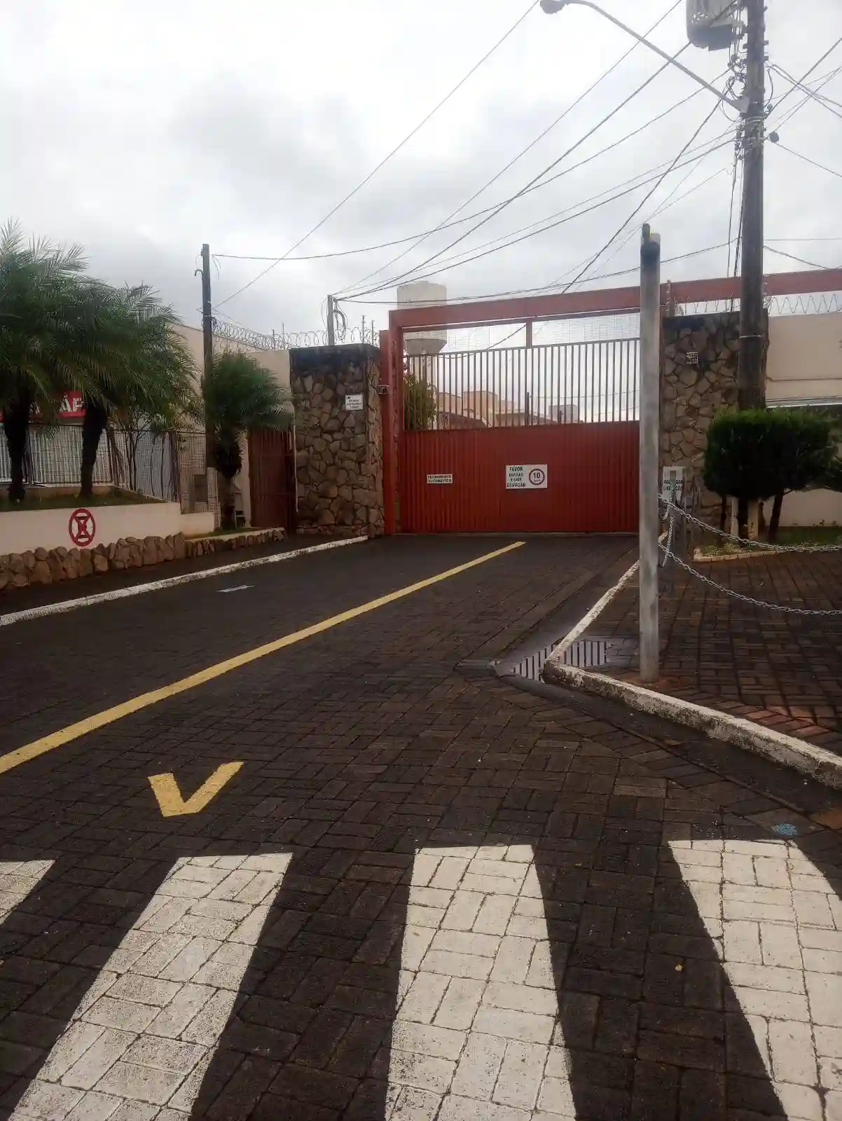 Casa de Condomínio com 4 quartos à venda, 400m² — foto 1 de 16
