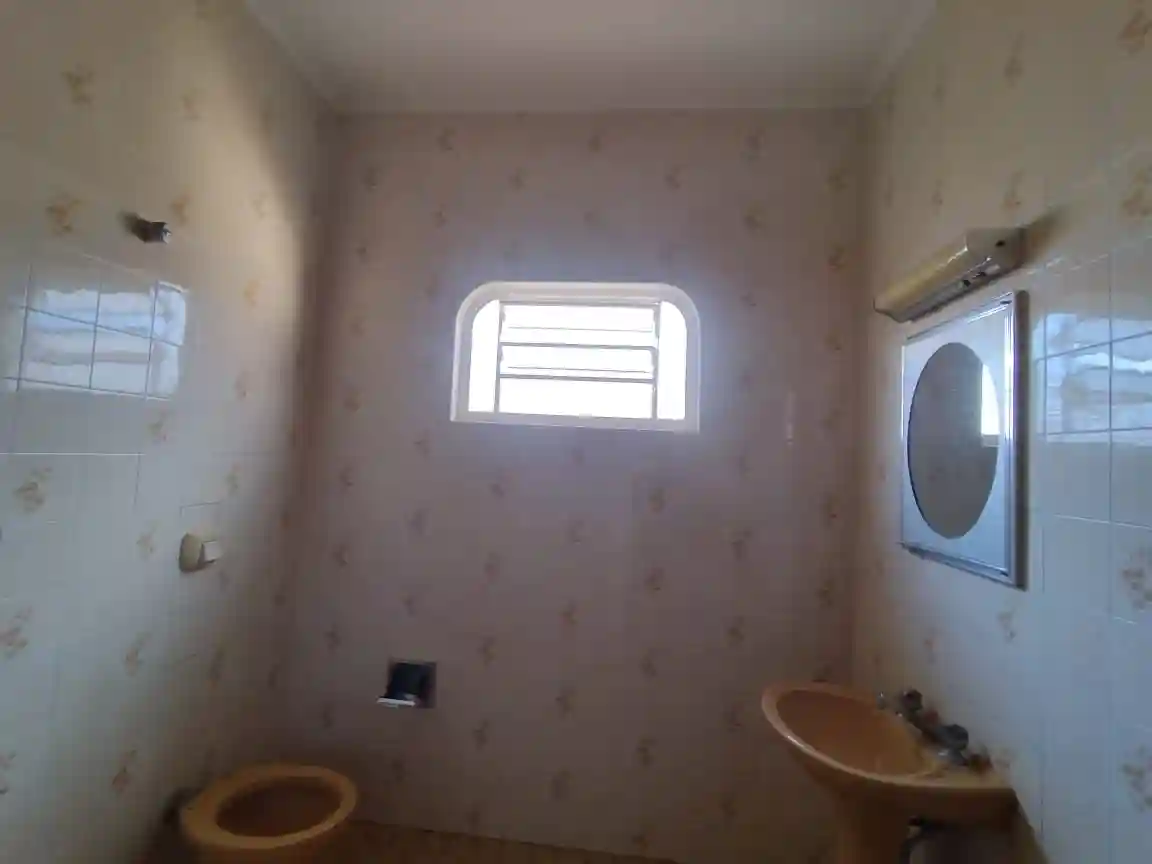 Casa com 3 quartos à venda, 220m² — foto 16 de 17