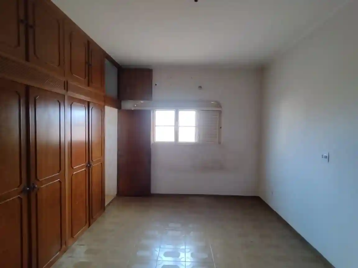 Casa com 3 quartos à venda, 220m² — foto 1 de 17